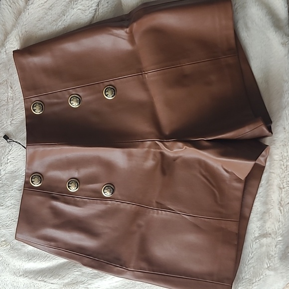 BNWT Zara faux leather shorts - Picture 3 of 4